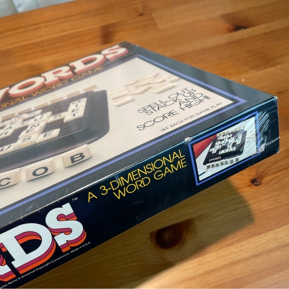 Deadstock VTG Sealed 1980s UPWORDS A 3 Dimensional Word Game Milton Bradley Comp - Picture 4 of 15